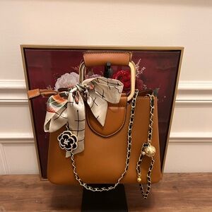 Elegant Tan Handbag with Chain Strap